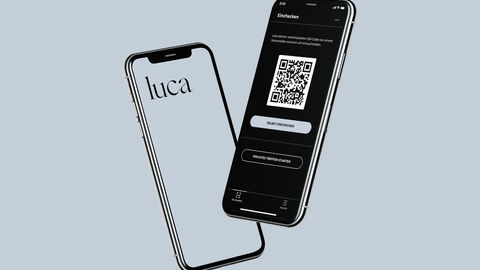 Die Abbildung eines Handys mit der Luca-App auf dem Screen