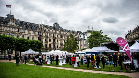 Der Wiesbadener Kranzplatz bei der Eröffnung
