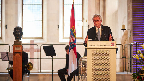 Ministerpräsident Bouffier am Rednerpult