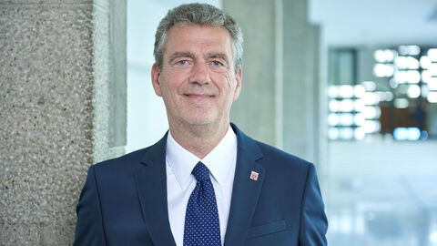 Staatssekretär Dr. Martin J. Worms