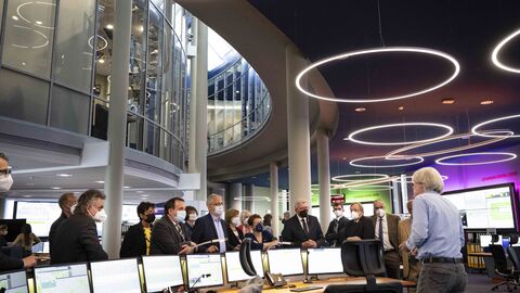 Hessische Landesregierung verabschiedet erste Raumfahrtstrategie des Landes bei EUMETSAT Hessische Landesregierung verabschiedet erste Raumfahrtstrategie des Landes bei EUMETSAT