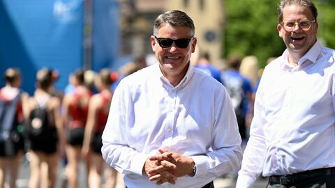 Ministerpräsident Boris Rhein und Oberbürgermeister Dr. Heiko Wingenfeld beim Festumzug auf dem Hessentag. 