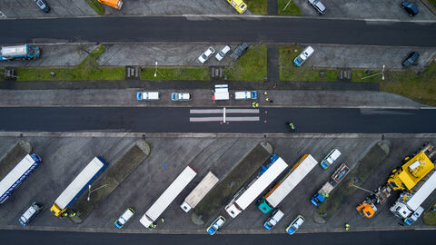Luftaufnahme eine Lkw-Kontrollstelle des Polizeipräsidiums Nordhessen
