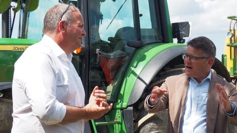 Matthias Mehl und Ministerpräsident Boris Rhein im Gespräch zur Landwirtschaft in Hessen