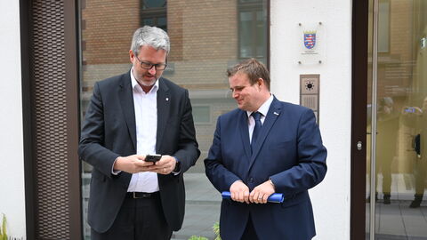 Digitalstaatssekretär Burghardt nimmt 2.000. „Digitale Dorflinde“ in Hünfelder Rathausstraße in Betrieb