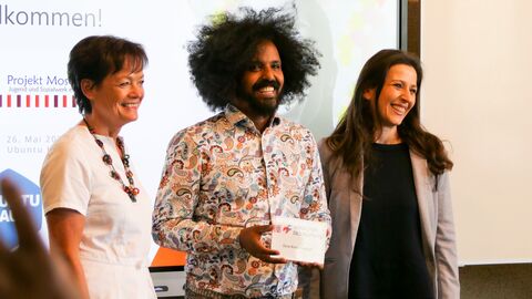 Gruppenfoto mit Europaministerin Lucia Puttrich