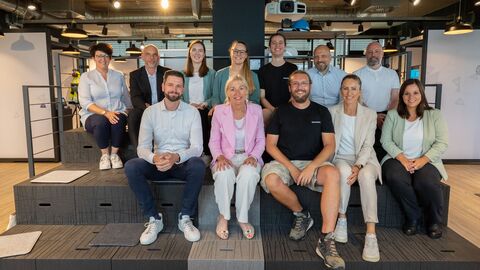 Digitalministerin Prof. Dr. Sinemus besucht im Rahmen ihrer Sommerreise die Digitalschmiede bei VINCI Energies in Frankfurt.