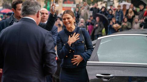 Ministerpräsident Rhein beim Empfang der Kronprinzessin Victoria von Schweden. Ministerpräsident Boris Rhein begrüßt Kronprinzessin Victoria von Schweden.